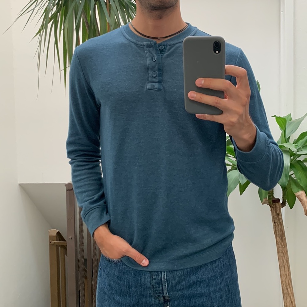 GAP, HENLEY BLUR TOP, Size Medium, 100% Cotton, crewneck, long sleeves.